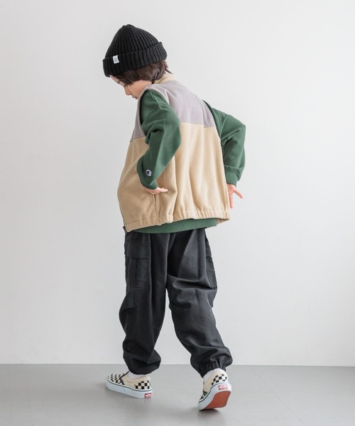 Champion（チャンピオン）の「【Champion(チャンピオン)】別注ルーズフィットプルオーバー(KIDS)（スウェット・キッズ・ブラウン/グリーン/オートミール/パープル・120cm/130cm/140cm/150cm）」の7枚目の写真
