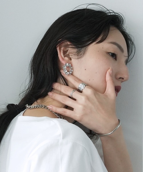 Yeoun(ヨウン)の「フラワーリングピアス(ピアス(両耳用)・レディース・シルバー/ゴールド・ONE SIZE)」の7枚目の写真