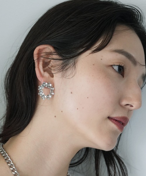 Yeoun(ヨウン)の「フラワーリングピアス(ピアス(両耳用)・レディース・シルバー/ゴールド・ONE SIZE)」の8枚目の写真