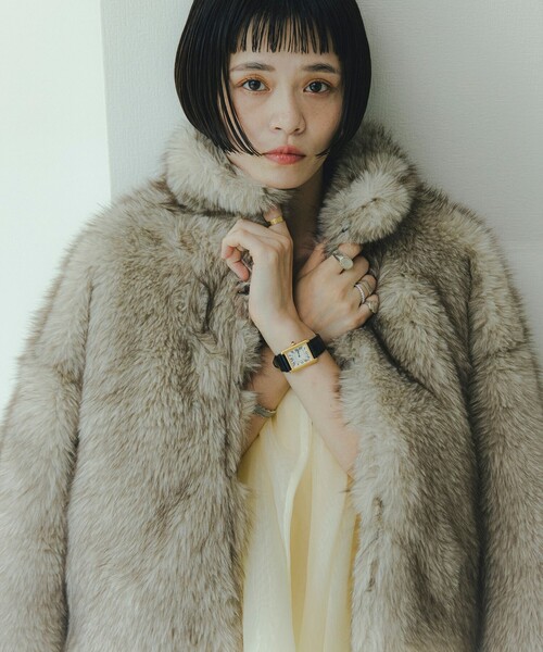 CAROLINA GLASER（カロリナ グレイサー）の「Mai / ファーコート（ブルゾン・レディース・ブラウン/グレー・ONE SIZE）」の3枚目の写真