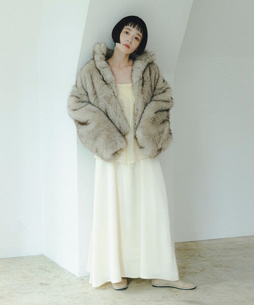 CAROLINA GLASER（カロリナ グレイサー）の「Mai / ファーコート（ブルゾン・レディース・ブラウン/グレー・ONE SIZE）」の5枚目の写真