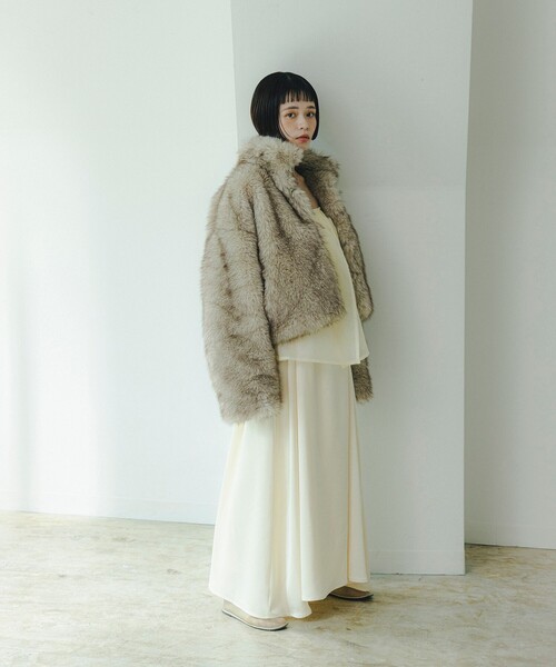 CAROLINA GLASER（カロリナ グレイサー）の「Mai / ファーコート（ブルゾン・レディース・ブラウン/グレー・ONE SIZE）」の7枚目の写真