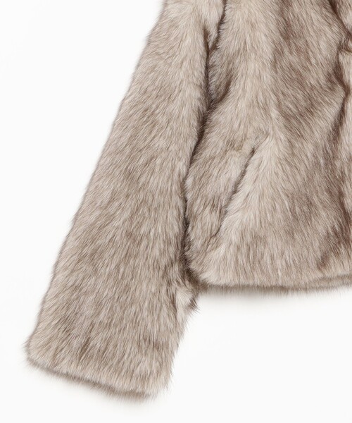 CAROLINA GLASER（カロリナ グレイサー）の「Mai / ファーコート（ブルゾン・レディース・ブラウン/グレー・ONE SIZE）」の11枚目の写真