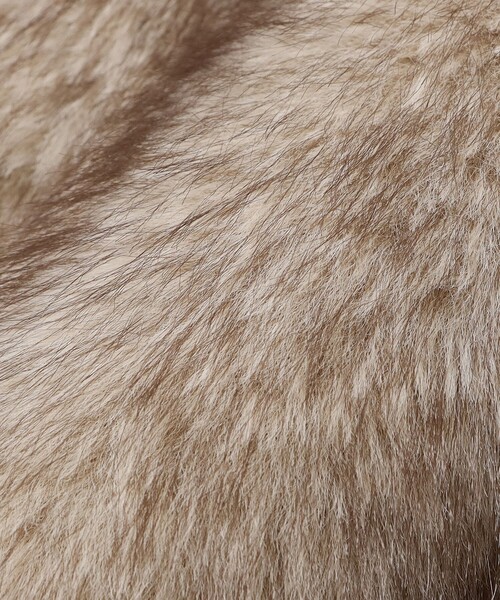 CAROLINA GLASER（カロリナ グレイサー）の「Mai / ファーコート（ブルゾン・レディース・ブラウン/グレー・ONE SIZE）」の14枚目の写真