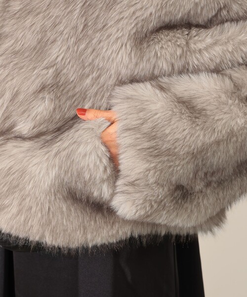 CAROLINA GLASER（カロリナ グレイサー）の「Mai / ファーコート（ブルゾン・レディース・ブラウン/グレー・ONE SIZE）」の16枚目の写真