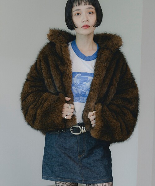 CAROLINA GLASER（カロリナ グレイサー）の「Mai / ファーコート（ブルゾン・レディース・ブラウン/グレー・ONE SIZE）」の19枚目の写真