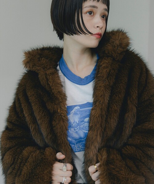 CAROLINA GLASER（カロリナ グレイサー）の「Mai / ファーコート（ブルゾン・レディース・ブラウン/グレー・ONE SIZE）」の21枚目の写真