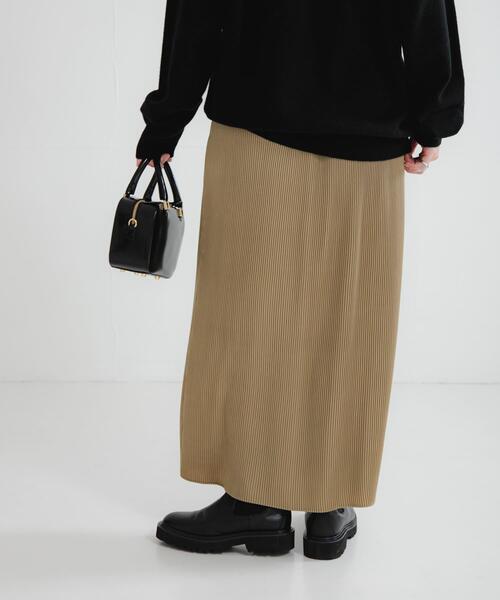 URBAN RESEARCH（アーバンリサーチ）の「サテンプリーツストレートラインスカート（スカート・レディース・ベージュ/カーキ・FREE）」の3枚目の写真
