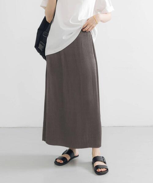 URBAN RESEARCH（アーバンリサーチ）の「サテンプリーツストレートラインスカート（スカート・レディース・ベージュ/カーキ・FREE）」の21枚目の写真