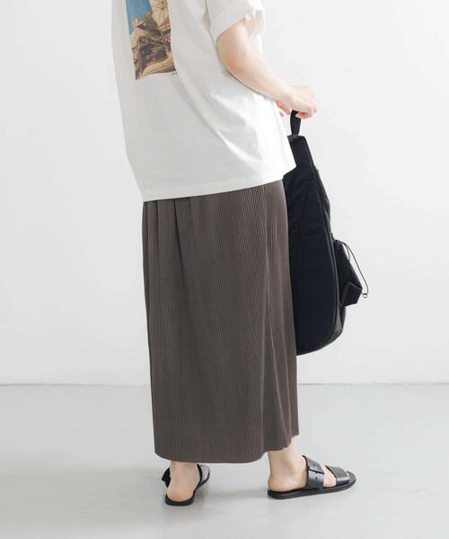 URBAN RESEARCH（アーバンリサーチ）の「サテンプリーツストレートラインスカート（スカート・レディース・ベージュ/カーキ・FREE）」の11枚目の写真