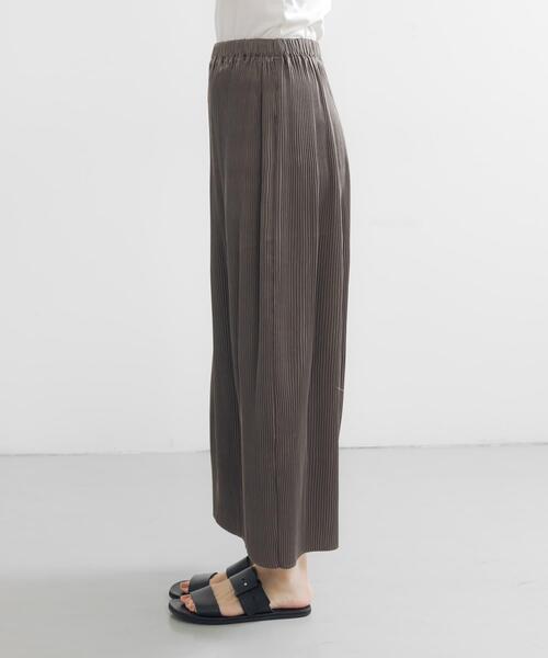 URBAN RESEARCH（アーバンリサーチ）の「サテンプリーツストレートラインスカート（スカート・レディース・ベージュ/カーキ・FREE）」の14枚目の写真