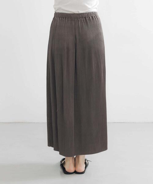 URBAN RESEARCH（アーバンリサーチ）の「サテンプリーツストレートラインスカート（スカート・レディース・ベージュ/カーキ・FREE）」の15枚目の写真