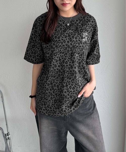 sedacle(セダクル)の「ラインストーンレオパードTEE(Tシャツ/カットソー・レディース・アイボリー/チャコールグレー/ブラウン・SMALL/MEDIUM/LARGE)」の5枚目の写真