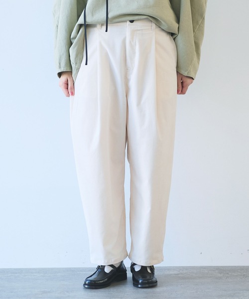 yuni（ユニ　）の「シャンブレーコール　back gum パンツ（その他パンツ・レディース・ホワイト/ブラウン/サックスブルー/ブラック・S/M）」の2枚目の写真