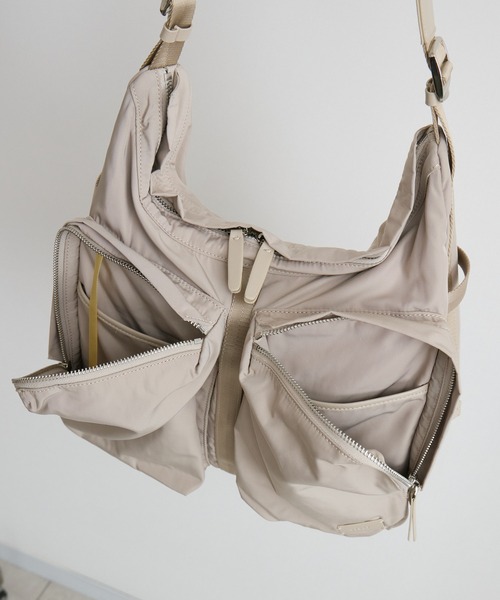 KATHARINE ROSS(キャサリンロス)の「【KATHARINE ROSS】【story.】フィールドワンショルダーバッグ(ショルダーバッグ・レディース・ライトベージュ/ブラック/チャコールグレー・MEDIUM)」の9枚目の写真