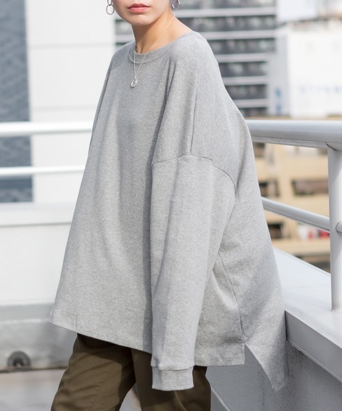 RCD(アールシーディー)の「やわらかヘビーコットンクルーネックロングTシャツ(Tシャツ/カットソー・レディース・グレイッシュベージュ/チャコールグレー/オフホワイト/杢グレー/ブラック・4L~5L/M-L/LL~3L)」の4枚目の写真