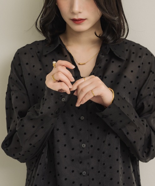 NEUNA(ヌナ)の「【今季トレンドのドットを上品に】シアードットシャツ(シャツ/ブラウス・レディース・ブラック/アイボリー・FREE)」の1枚目の写真