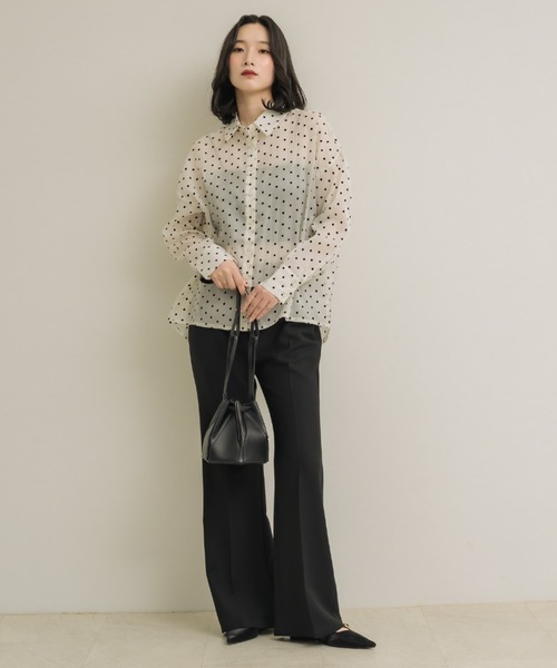 NEUNA(ヌナ)の「【今季トレンドのドットを上品に】シアードットシャツ(シャツ/ブラウス・レディース・ブラック/アイボリー・FREE)」の7枚目の写真