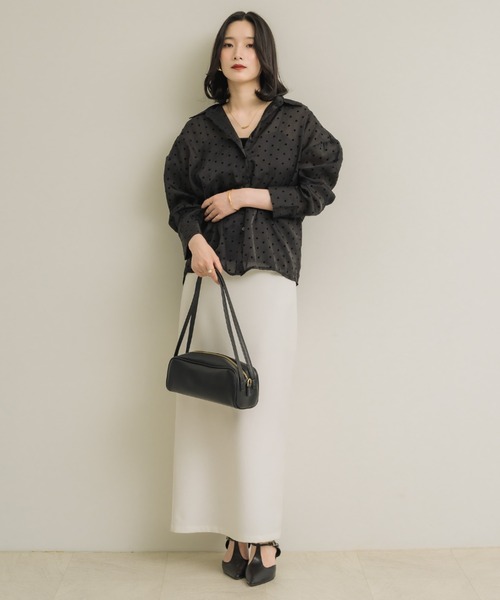 NEUNA(ヌナ)の「【今季トレンドのドットを上品に】シアードットシャツ(シャツ/ブラウス・レディース・ブラック/アイボリー・FREE)」の11枚目の写真