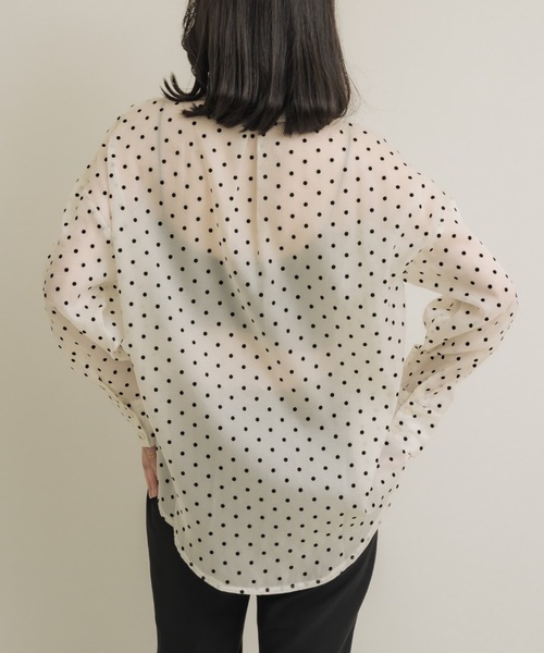 NEUNA(ヌナ)の「【今季トレンドのドットを上品に】シアードットシャツ(シャツ/ブラウス・レディース・ブラック/アイボリー・FREE)」の22枚目の写真