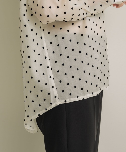 NEUNA(ヌナ)の「【今季トレンドのドットを上品に】シアードットシャツ(シャツ/ブラウス・レディース・ブラック/アイボリー・FREE)」の13枚目の写真