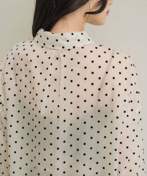 NEUNA(ヌナ)の「【今季トレンドのドットを上品に】シアードットシャツ(シャツ/ブラウス・レディース・ブラック/アイボリー・FREE)」の12枚目の写真