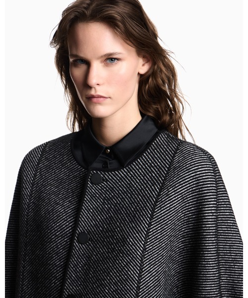 EMPORIO ARMANI（エンポリオアルマーニ）の「【エンポリオ アルマーニ】ダブルフェイスケープ バージンウールニット（その他アウター・レディース・ブラック・40/38/36）」の5枚目の写真