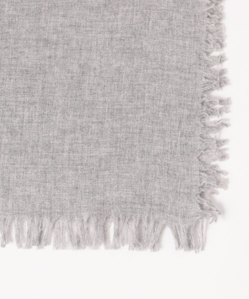 ASAUCE MELER(アソースメレ)の「ASAUCE MELER / ファイン ラム エアリーソリッド ウールストール(ストール/ショール・レディース・ライトグレー/ブラック・ONE SIZE)」の5枚目の写真