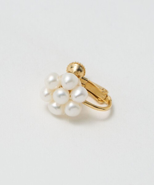 Causerie（コズリ）の「＜Causerie＞淡水パール フラワー イヤリング（イヤリング・レディース・オフホワイト・FREE）」の3枚目の写真