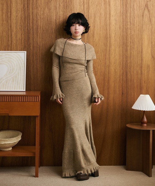 LAULEN(ローレン)の「frill mermaid knit set up /フリルマーメイドニットセットアップ(セットアップ・レディース・チャコールグレー/ブラック/ブラウン/テラコッタ/ベージュ・FREE)」の1枚目の写真