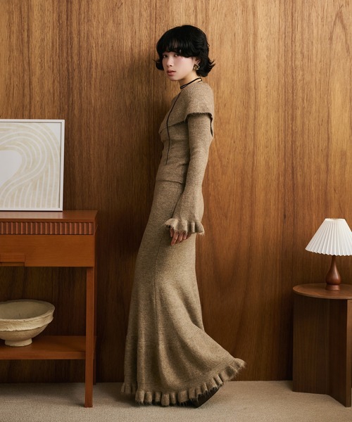 LAULEN(ローレン)の「frill mermaid knit set up /フリルマーメイドニットセットアップ(セットアップ・レディース・チャコールグレー/ブラック/ブラウン/テラコッタ/ベージュ・FREE)」の6枚目の写真