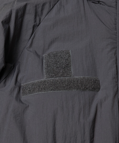 FREAK'S STORE（フリークスストア）の「LEVEL7 HIGH LOFT JACKET PRIMALOFT/プリマロフト ジャケット/レベル７/中綿（ブルゾン・メンズ・チャコールグレー/ブラック/オリーブ・SMALL/MEDIUM/LARGE）」の6枚目の写真