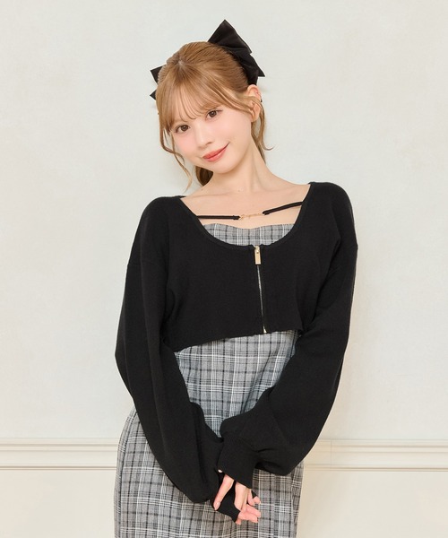 apres jour(アプレジュール)の「チョーカー付きショート丈ZIPニット(ニット/セーター・レディース・ボルドー/ブラック/アイボリー・X-LARGE/フリー)」の2枚目の写真