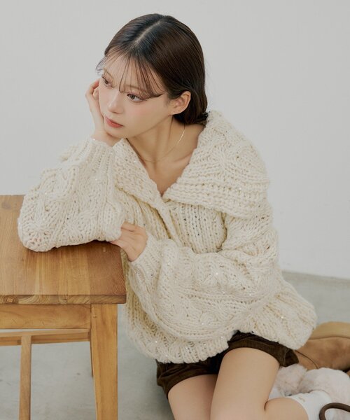 Chico（チコ）の「スパンコールケーブルルーズカーディガン（カーディガン/ボレロ・レディース・グレー/アイボリー/ブラウン・FREE）」の2枚目の写真