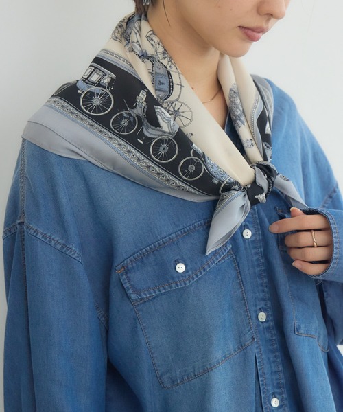 KATHARINE ROSS(キャサリンロス)の「【KATHARINE ROSS】大判スカーフ レトロ馬車(バンダナ/スカーフ・レディース・ネイビー/ベージュ/ブラック・MEDIUM)」の14枚目の写真