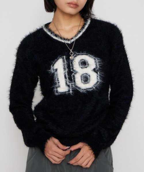 LAGUA GEM（ラグアジェム）の「NUMBER SHAGGY KNIT トップス（ニット/セーター・レディース・ブラック/ネイビー/チャコールグレー・FREE）」の2枚目の写真