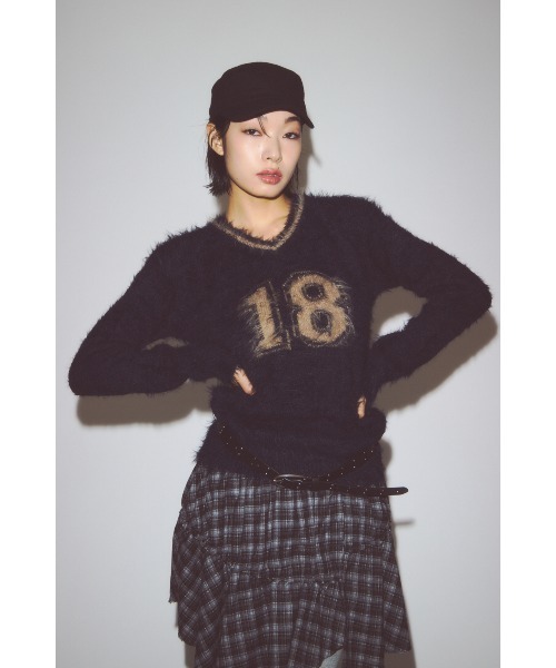 LAGUA GEM（ラグアジェム）の「NUMBER SHAGGY KNIT トップス（ニット/セーター・レディース・ブラック/ネイビー/チャコールグレー・FREE）」の4枚目の写真