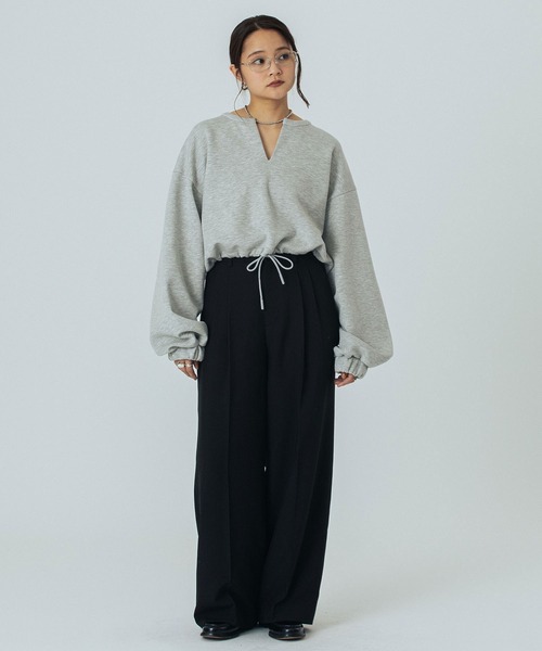 ROSE BUD(ローズバッド)の「VOLUME SLEEVE CROPPED TOP(スウェット・レディース・グレー/ブラック/ピンク・ONE SIZE)」の6枚目の写真