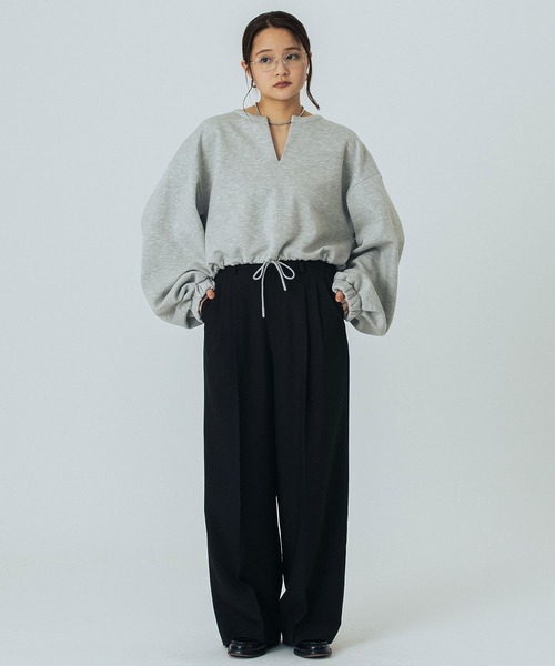ROSE BUD(ローズバッド)の「VOLUME SLEEVE CROPPED TOP(スウェット・レディース・グレー/ブラック/ピンク・ONE SIZE)」の7枚目の写真