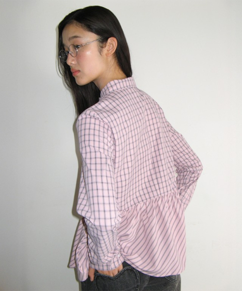 RONRON(ロンロン)の「RUFFLE CHECK SHIRT PINK(シャツ/ブラウス・レディース・その他・FREE)」の3枚目の写真