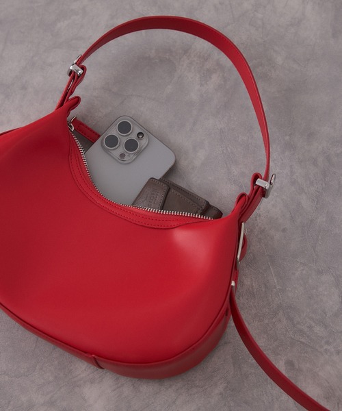 ADAM ET ROPE'（アダムエロペ）の「【WEB限定】ラウンドショルダーバッグ（ショルダーバッグ・レディース・シルバー/ブラック/ブラウン/レッド・FREE）」の5枚目の写真