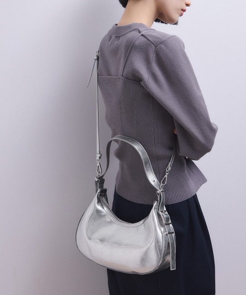 ADAM ET ROPE'（アダムエロペ）の「【WEB限定】ラウンドショルダーバッグ（ショルダーバッグ・レディース・シルバー/ブラック/ブラウン/レッド・FREE）」の6枚目の写真