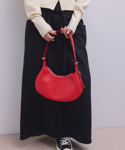 ADAM ET ROPE'（アダムエロペ）の「【WEB限定】ラウンドショルダーバッグ（ショルダーバッグ・レディース・シルバー/ブラック/ブラウン/レッド・FREE）」の9枚目の写真