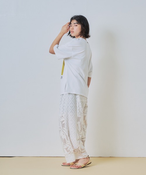 WHYTO.(ホワイト)の「「WHYTO. / ホワイト」2wayプリントTシャツ(Tシャツ/カットソー・レディース・グレー系その他2/ブラック×イエロー/グレー系その他/ホワイト×レッド/ブラック×レッド/ホワイト×イエロー・FREE)」の17枚目の写真