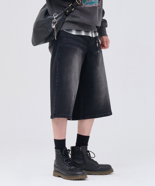 CHASECULT(チェイスカルト)の「共用ブラックバミューダワイドデニムパンツ-ブラック(その他パンツ・メンズ・ブラック・82/67/70/76)」の4枚目の写真