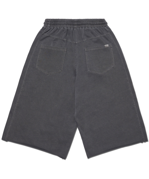 NOMANUAL（NOMANUAL）の「MOLTING BERMUDA SWEATPANTS - CHARCOAL（その他パンツ・レディース・その他・SMALL/MEDIUM/LARGE）」の2枚目の写真