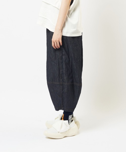 gomme（ゴム）の「フリルポケットデニムパンツ（デニムパンツ・レディース・ブラック/インディゴブルー・MEDIUM）」の11枚目の写真