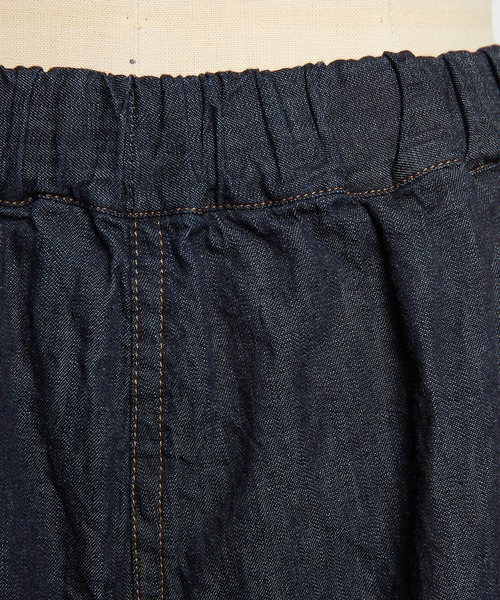 gomme（ゴム）の「フリルポケットデニムパンツ（デニムパンツ・レディース・ブラック/インディゴブルー・MEDIUM）」の17枚目の写真