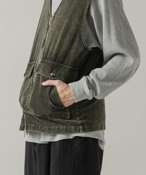 CASPER JOHN（キャスパージョン）の「Chemical wash narrow corduroy vest/ケミカルウォッシュナローコーデュロイベスト（ベスト・メンズ・カーキ/ブラック・LARGE/MEDIUM/SMALL/X-SMALL）」の22枚目の写真