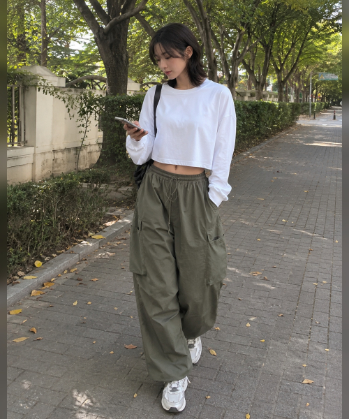 KOLEAT（コレット）の「WOMENクロップオーバーフィット純正無地ロングファルティロングスリーブ[ホワイト]（Tシャツ/カットソー・レディース・ホワイト・FREE）」の2枚目の写真